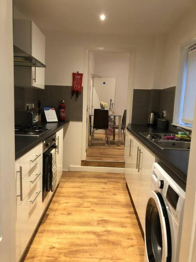 Lovely 4-Bed House In Anfield All En-Suite ลิเวอร์พูล ภายนอก รูปภาพ